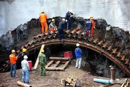 河曲隧道钢花管支护案例